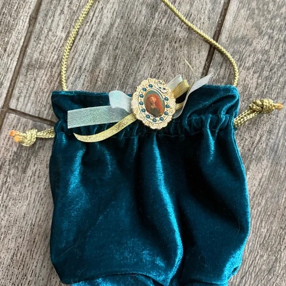 Disney Parks MERIDA Dress Costume Girl Sz Large Includes Bow Quiver Arrows Purse - Picture 5 of 10